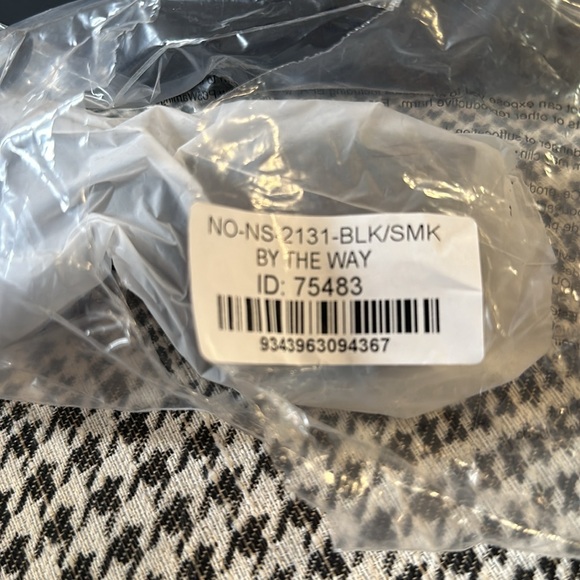 New Quay By The Way Black Frame Smoke Lens Sunglasses With Case - Picture 10 of 11